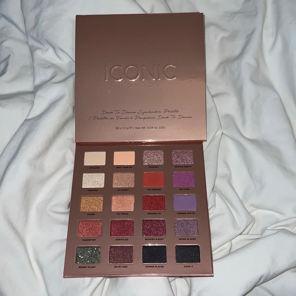 Iconic eyeshadow palette- Desk to dance